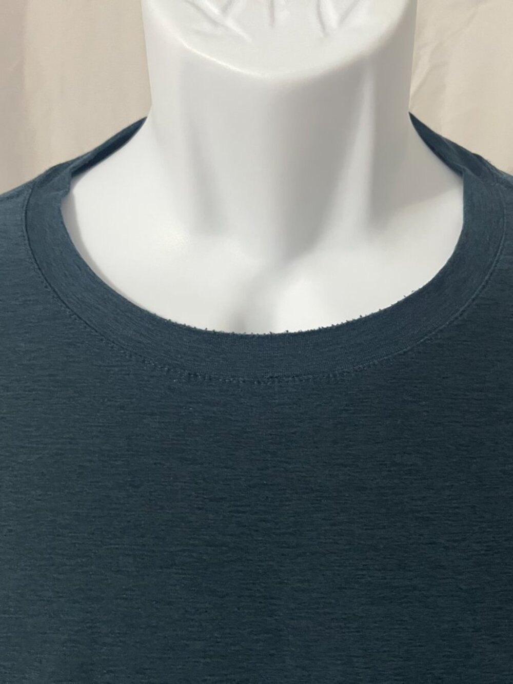 ๐ต Vuori Men's Dark Blue Stretch Athletic Short Sleeve T-Shirt XL โญ - Picture 2 of 5